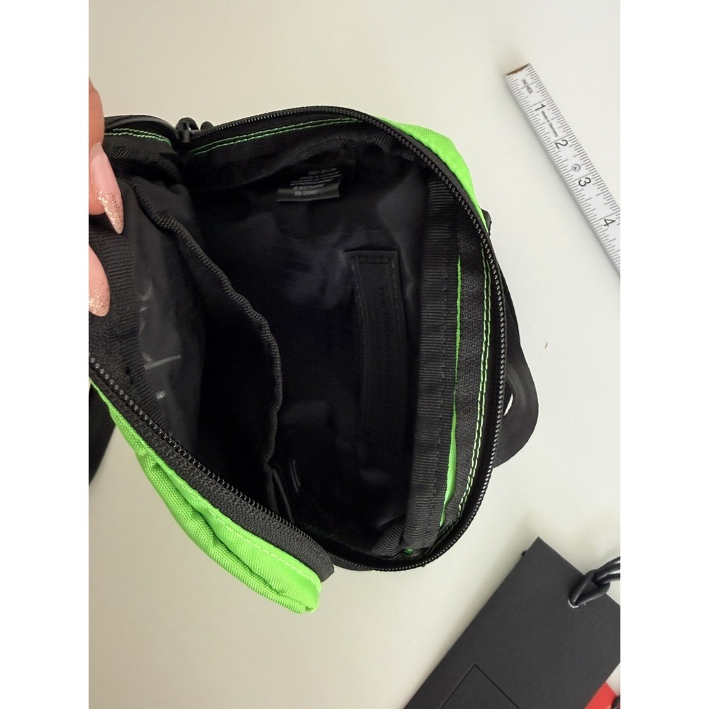 New The Brown Buffalo Conceal Sling Lime Green STORMPROOF Nylon Crossbody Sample - Picture 10 of 13